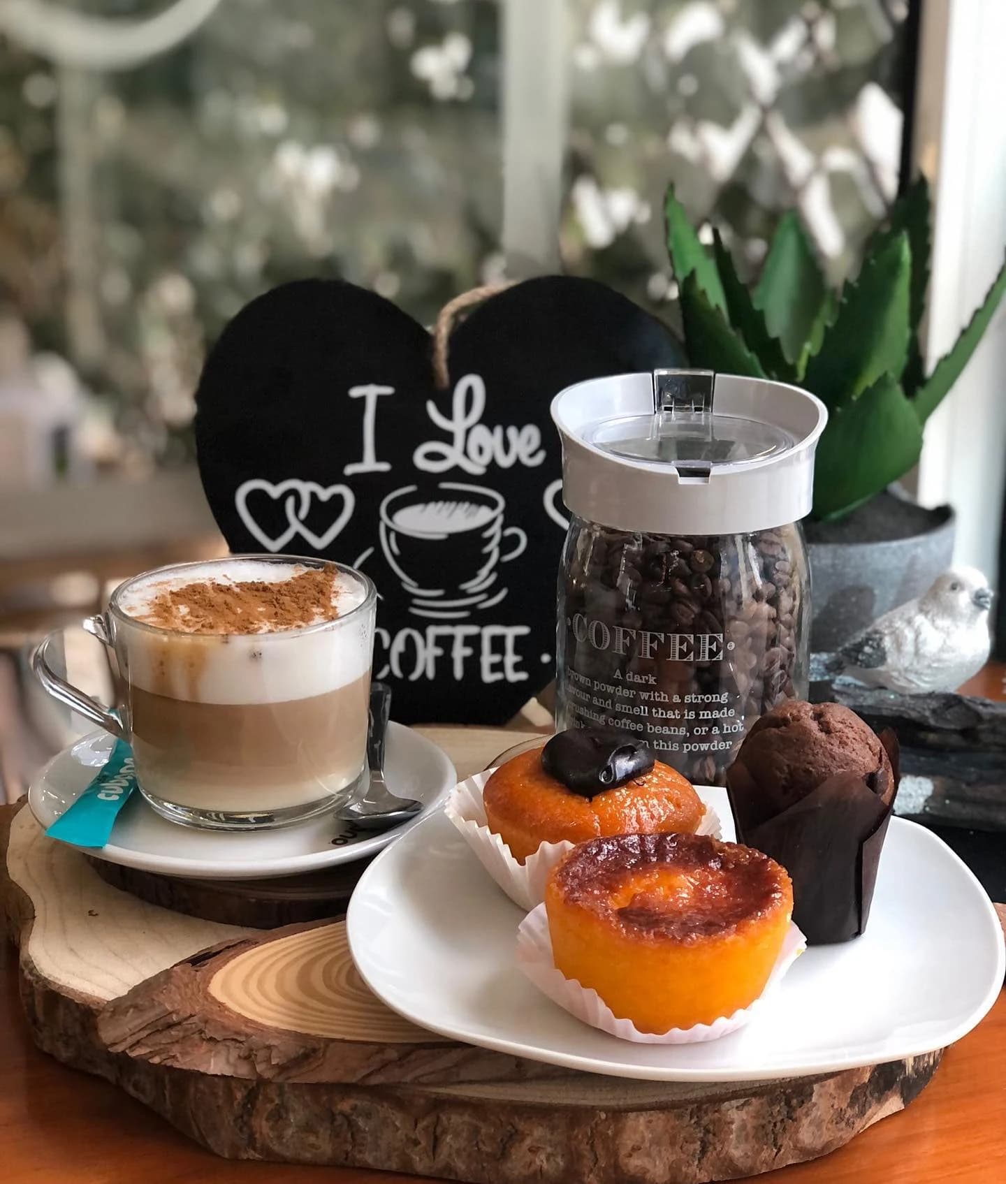 Café com pastel de nata